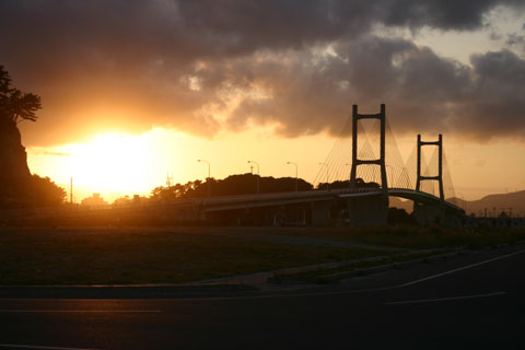 松川大橋と夕日
